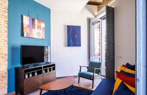 Well Lit and Creatively Designed Apartment - Photo 5