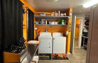EZ 1 mile to Fort Sill! Pumpkin Cottage sleeps 9, grills, firepit, laundry - Foto 7