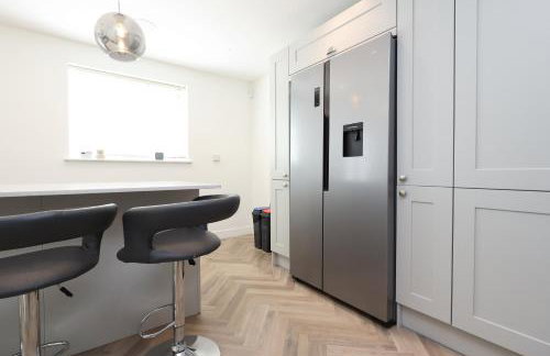 Contractor 4 Bed 3 Bath House Near Airport Parking Barry Island with Parking - Foto 75