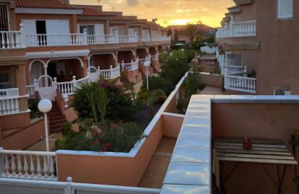 2 bedroom apartment with a pool - Foto 29