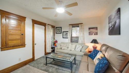 Central Akron Stay! Large Victorian Home with Yard - Foto 5