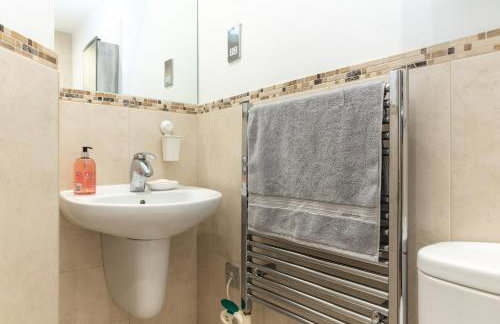 The Old Library - Modern Apartment near the Train Station and Racecourse - Foto 27