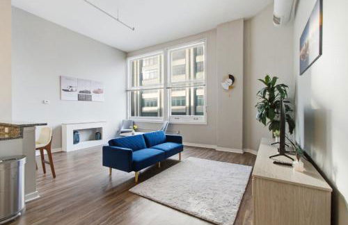 Luxury Downtown Cityview Suite Skywalk Access and Free Garage Parking - Foto 1