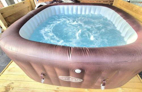 Pool, drinks and a hot tub! - Photo 3