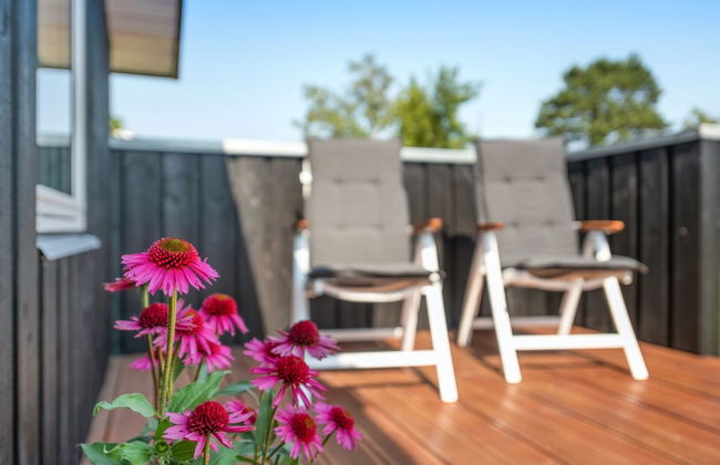 "Sighfrith" - 150m from the sea - Photo 9