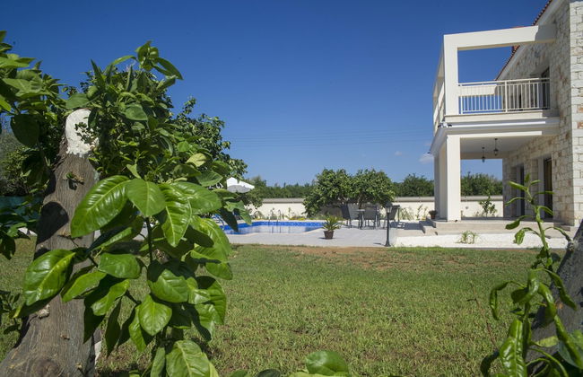 Stunning new Beach Front Villa,1st Line to the Beach, Large Pool, Wonderful Area - Foto 49
