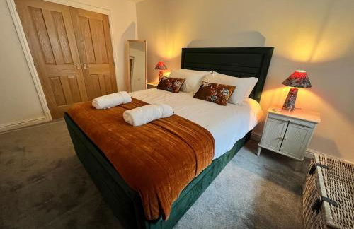 Old Betting Shop for 3 & Furry Friend - Photo 13