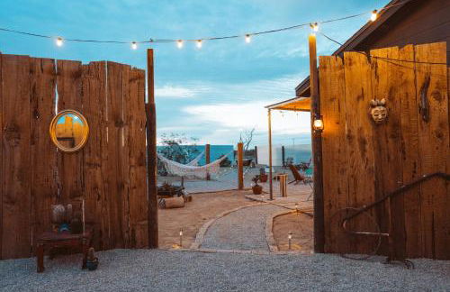 Romantic Desert Escape - Stargazing Dome, Hot Tub, Fire Pit, Hammocks, Cowboy Pool - Foto 28