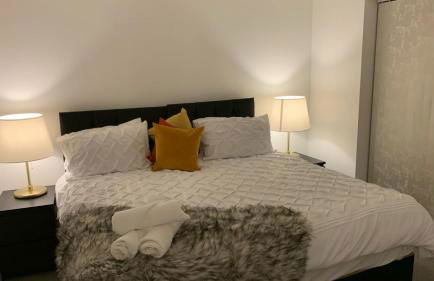 LUXURY 3 BED HOME with MULTIPLE FREE PARKING BAYS Early Check-in Late Check- Out Allowed - Foto 18