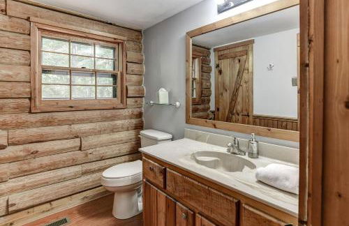 Charming Renovated Cabin with Fireplace - Foto 14