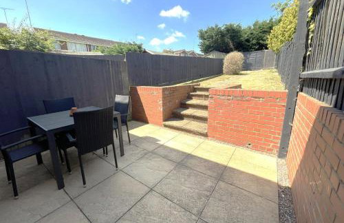 Modern 2 Bed House Sleeps 6 Southam Town Centre - Inspire Homes Ltd - Foto 11