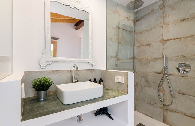 Aesthetic Farmhouse in Nature - Photo 12