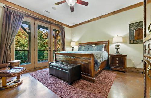 Lakefront Retreat Luxury Home with Private Dock - Photo 43