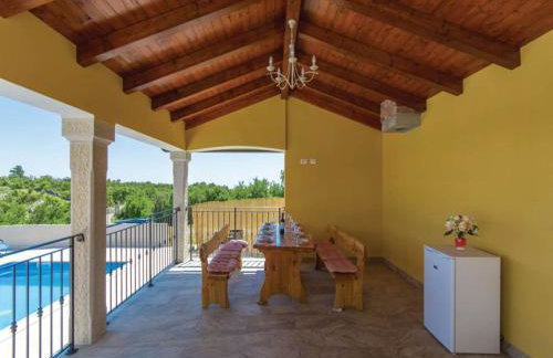 Villa in Skitaca with Pool and Sea Views - Photo 29