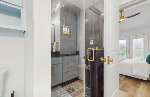 Modern Living in Texas! Home 2 Blocks to Lake LBJ - Foto 12