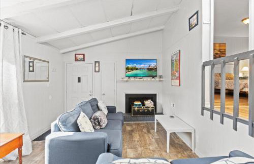 Beachy Getaway - Cozy and Secluded Lodge Home - Foto 25