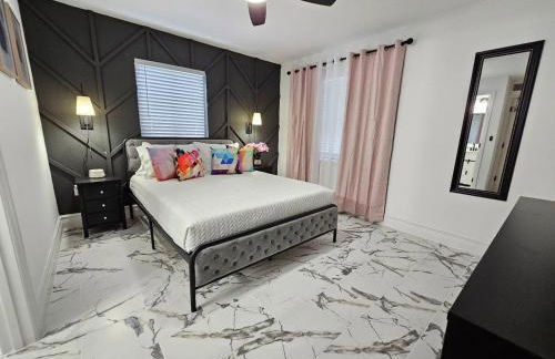 Stylish Duplex walkTO Lake Eola Orlando. Sleeps 8 - Foto 49