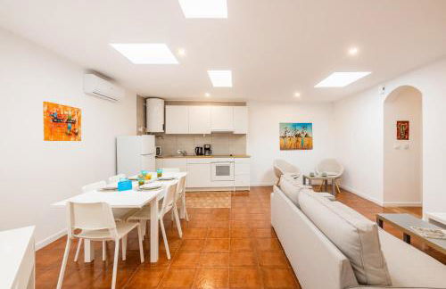 Live, Laugh, Love Beach Guest Home with AC - Foto 52