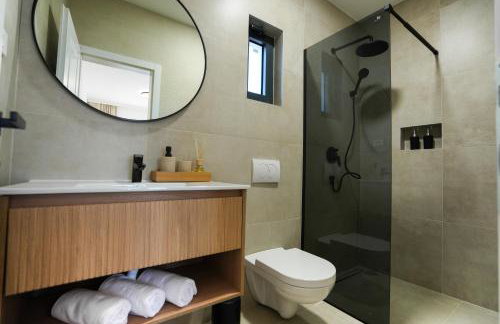 Newly built Villa MarVista with 4 bedrooms,infinity pool & stunning sea and mountain views - Photo 34