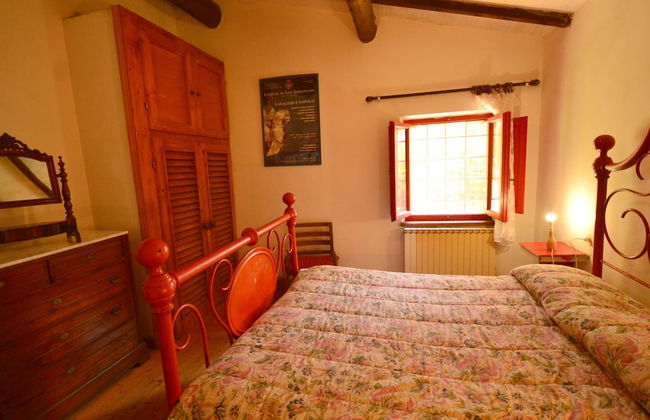 Spacious Home With Shared Pool - Photo 10