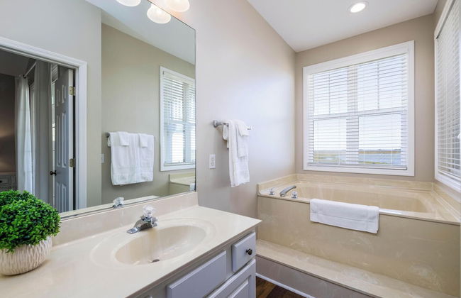 Charleston-style Row House Featured on Hgtv w/ Wifi & Creek Views - Photo 16