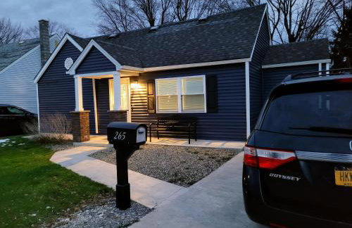 Nice house with private parking, king bed fenced yard - Foto 42