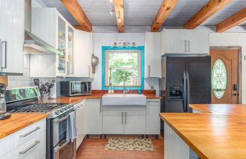 Secluded Cabin with Quality Furnishing and Hot Tub - Foto 18