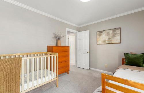 HotTub, FirePit, Basketball, 15 Min To Sedgefield - Photo 53