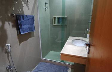 5 adultos, 2 quartos, Apartamento espaçoso em Copacabana, 5 minutos da Praia, metrô na Porta e garagem - Foto 24