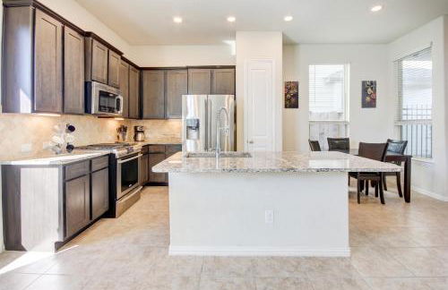 Meticulously-maintained 3-BR Townhouse w/ Backyard ~ Double-Story! - Foto 3