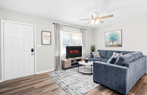 Sleek 3 BR home with self check in Private! - Foto 8