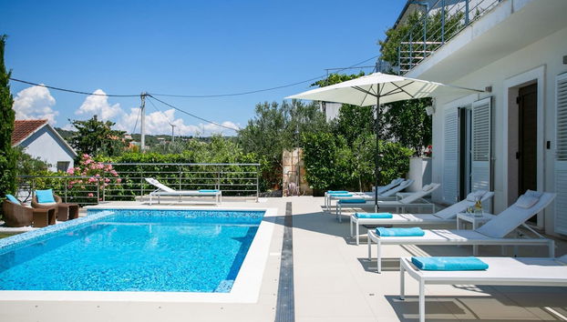 Stunning Villa Avalon for 9 Pool 2 Mins to Beach - Foto 4, Habitación