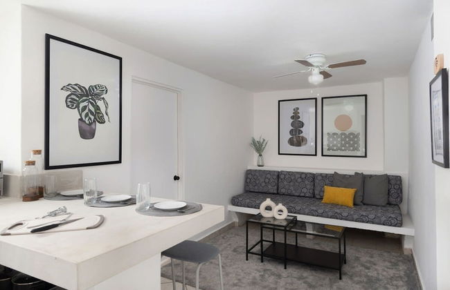 1bedroom Suite - 1 Block Away to Icon Beach - Foto 1