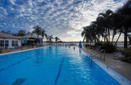 Lake Placid Home Boat Parking and Clubhouse Access by RedAwning - Foto 12