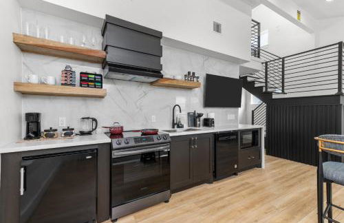 Urban Oasis with Top Houston Attractions nearby - Photo 38