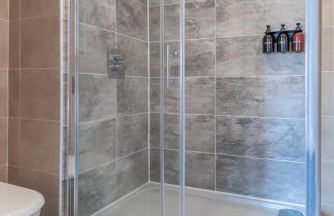 The Loft - Spacious Luxury 2 bed 2 bath with FREE Secure Parking and tube close by - Photo 17