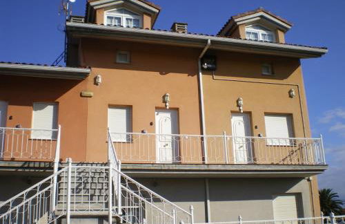 BAÑUGUES TURISMO S.L. - Foto 1