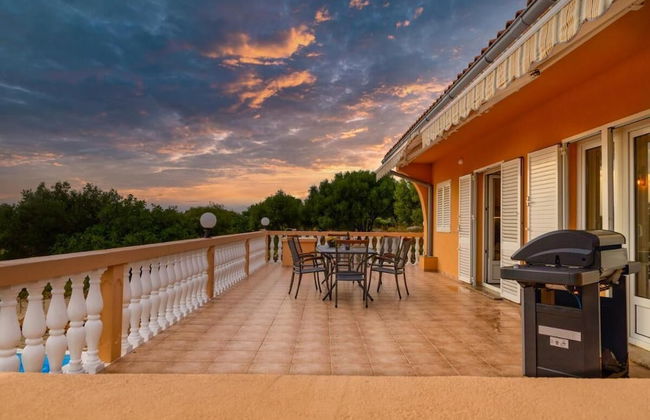 Villa Akulica With Heated Outdoor Pool and Seaview - Photo 17