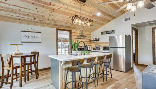 Fish Sam Rayburn! Secluded Cabin with Deck and Grill - Foto 4