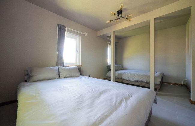 THE CHATEAU - Photo 10