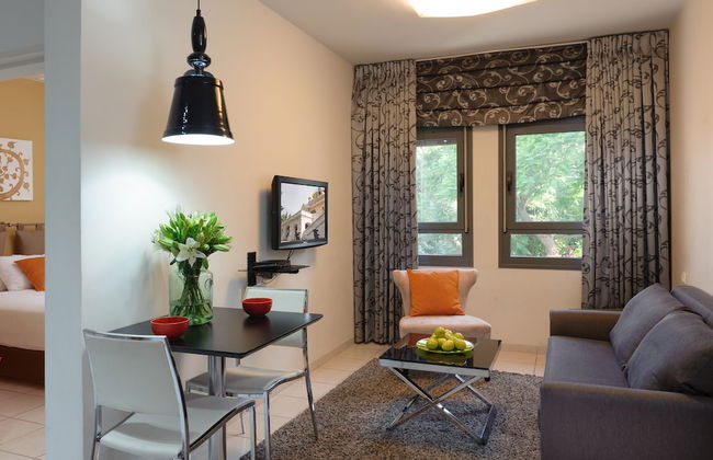 Rafael Residence - Photo 13