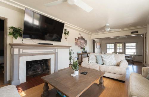 The SOFI Special - Modern Retreat, Dog Friendly - Photo 26