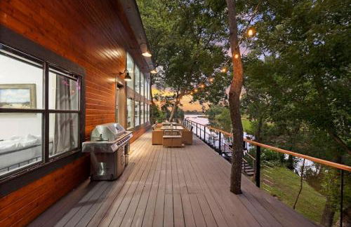 LUX Treehouse on Private Lake next to Lake Conroe with Game room, Paddleboards, Lake Views, and more! - Foto 4