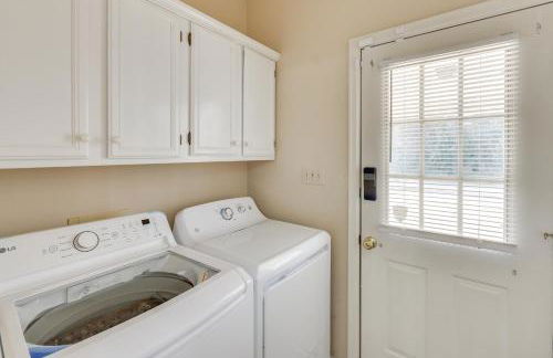 Home with Fenced Yard about 12 Mi to Dtwn Montgomery - Foto 10