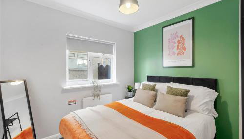 Grab a Deal Today! Massive Home For Contractors & Parking for 4 - Foto 2