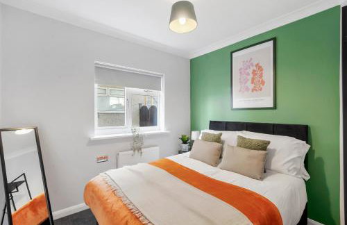 Grab a Deal Today! Massive Home For Contractors & Parking for 4 - Foto 2