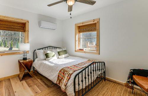 Remote Home with Deck and Grill in Scenic Tuckasegee! - Foto 11