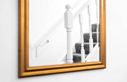 Marcot House Modern 5 bedroom house Solihull 10 mins drive from bhx & nec private off road parking - Foto 35