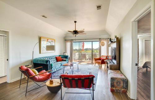 St Helena Island Retreat with Deck Walk to Beach - Foto 1