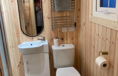 The Swallow Shepherds Hut at Bee Happy Breaks Scotland - Photo 10